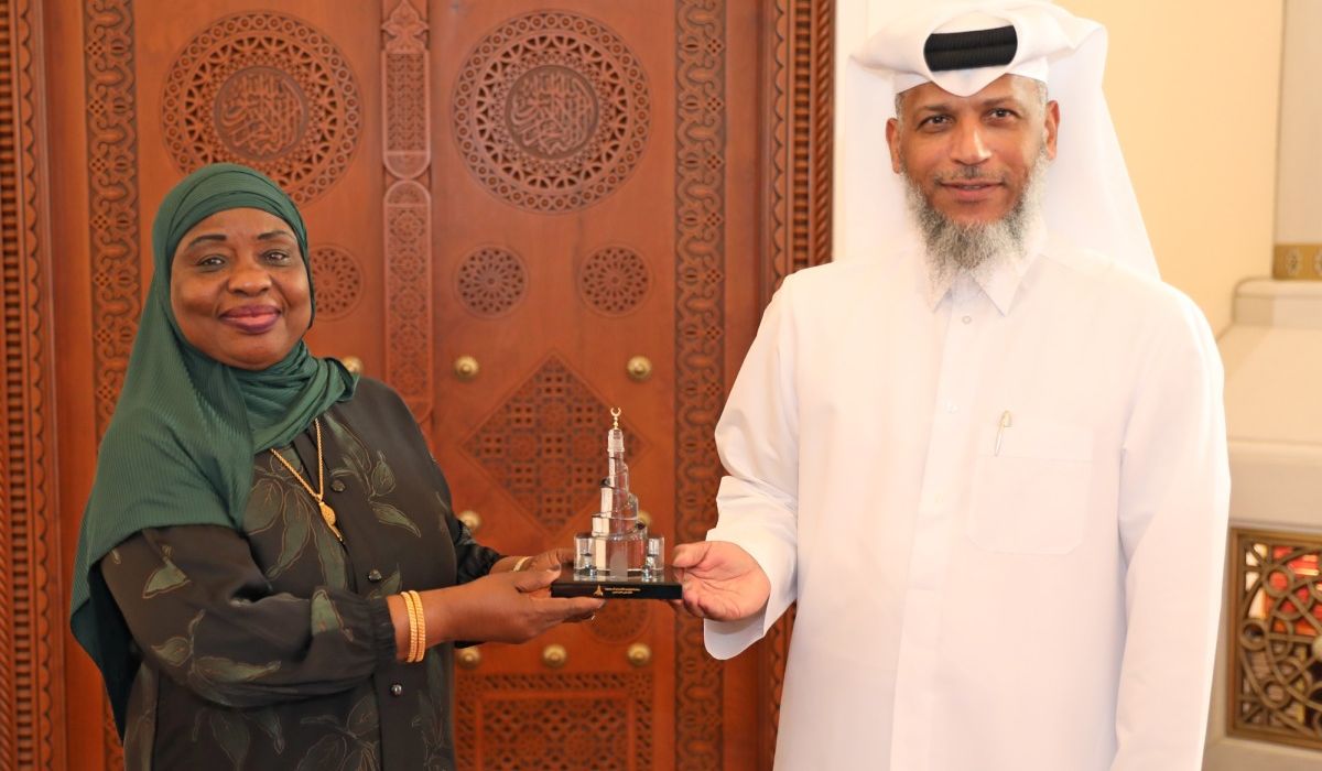 Mozambique Parliament Speaker Tours Doha Landmark Mosque
